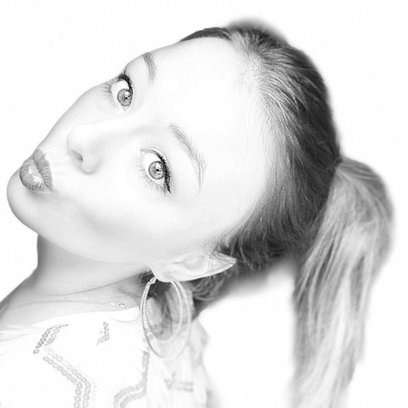 Meet your Posher, Liz - Picture 1 of 1